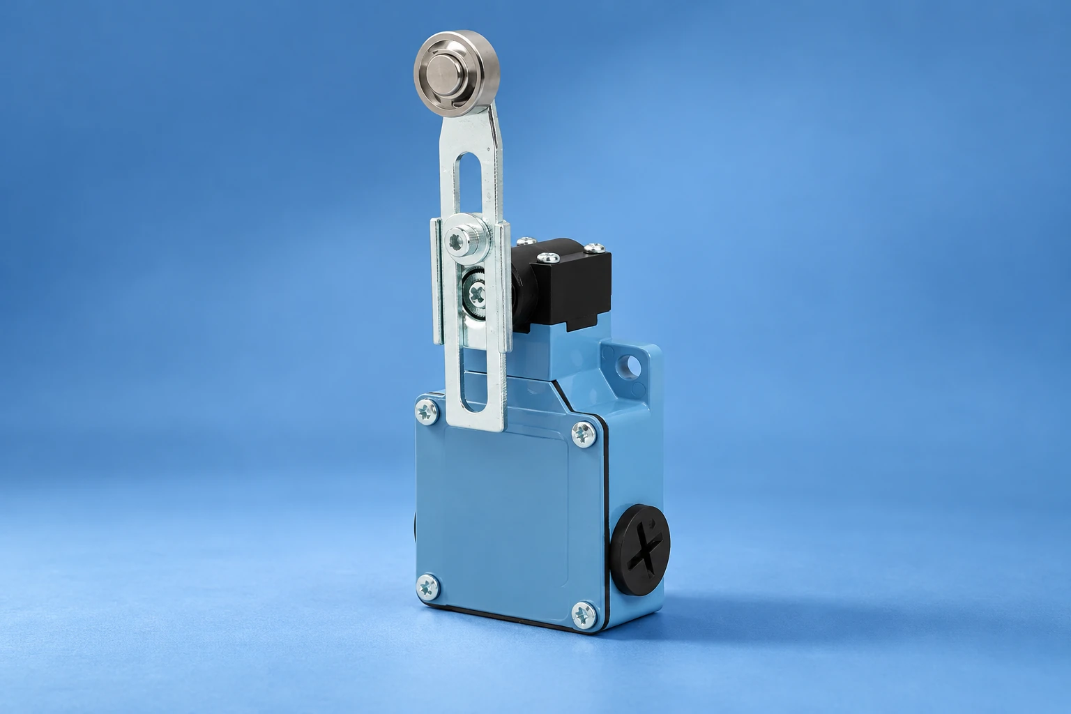 Side view of an ordinary LZ1 switch with no wiring attached