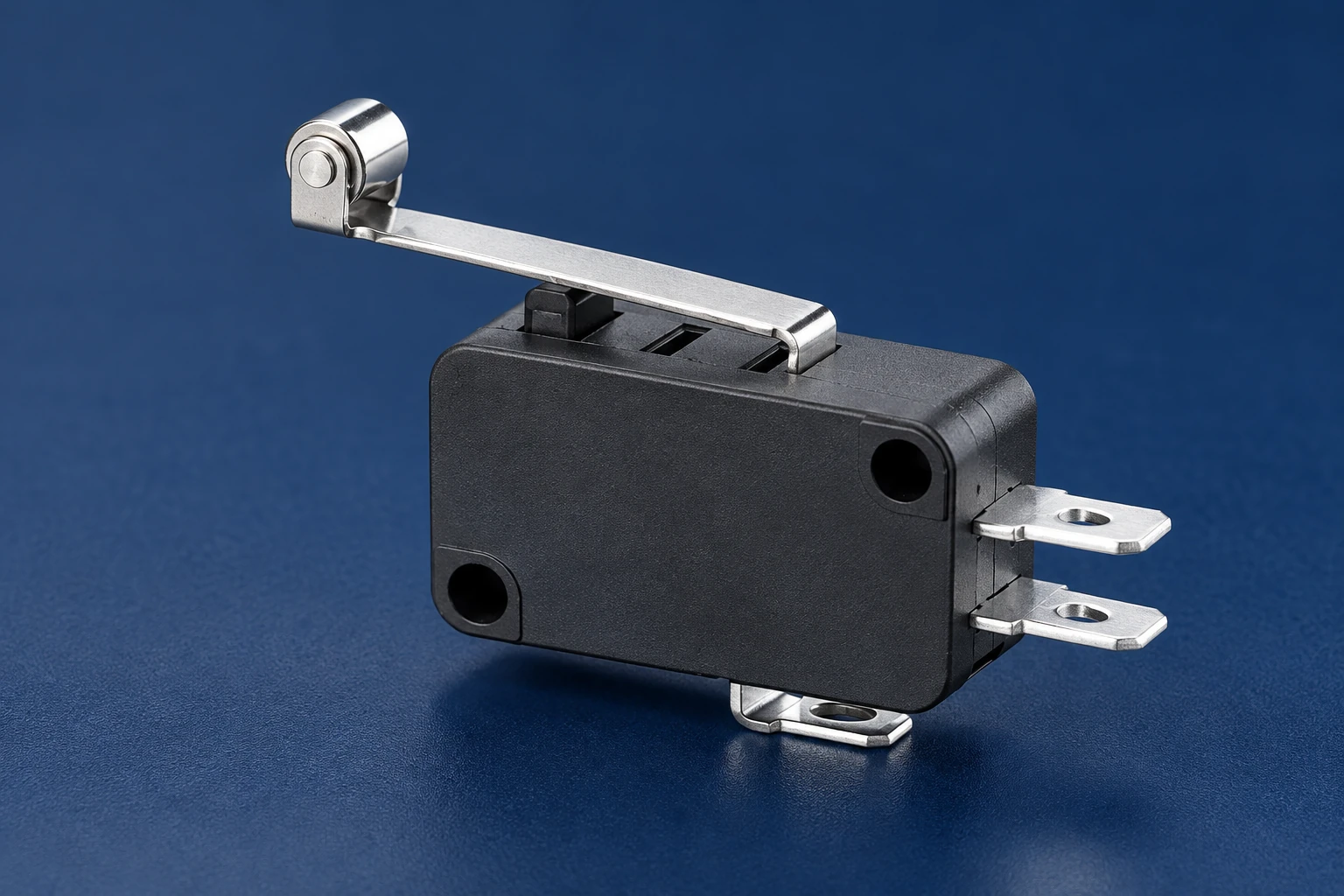 Intact KW7 switch on a dark blue background with no simulated corrosion