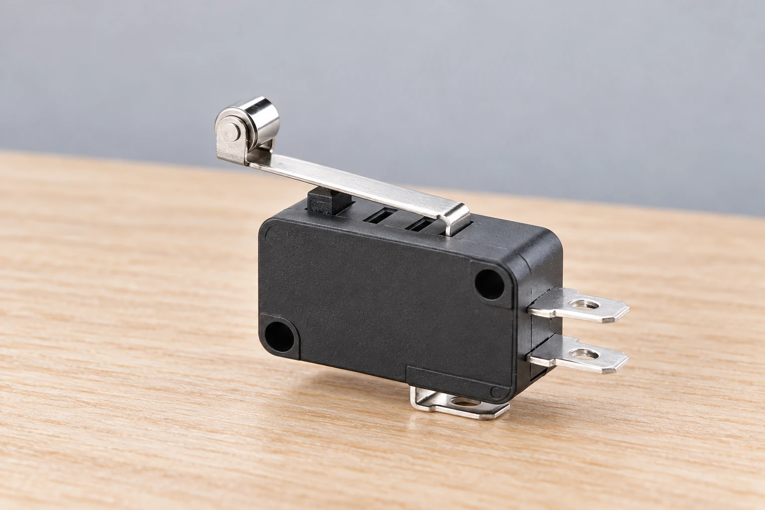 KW7 roller-lever sample on a wooden review board